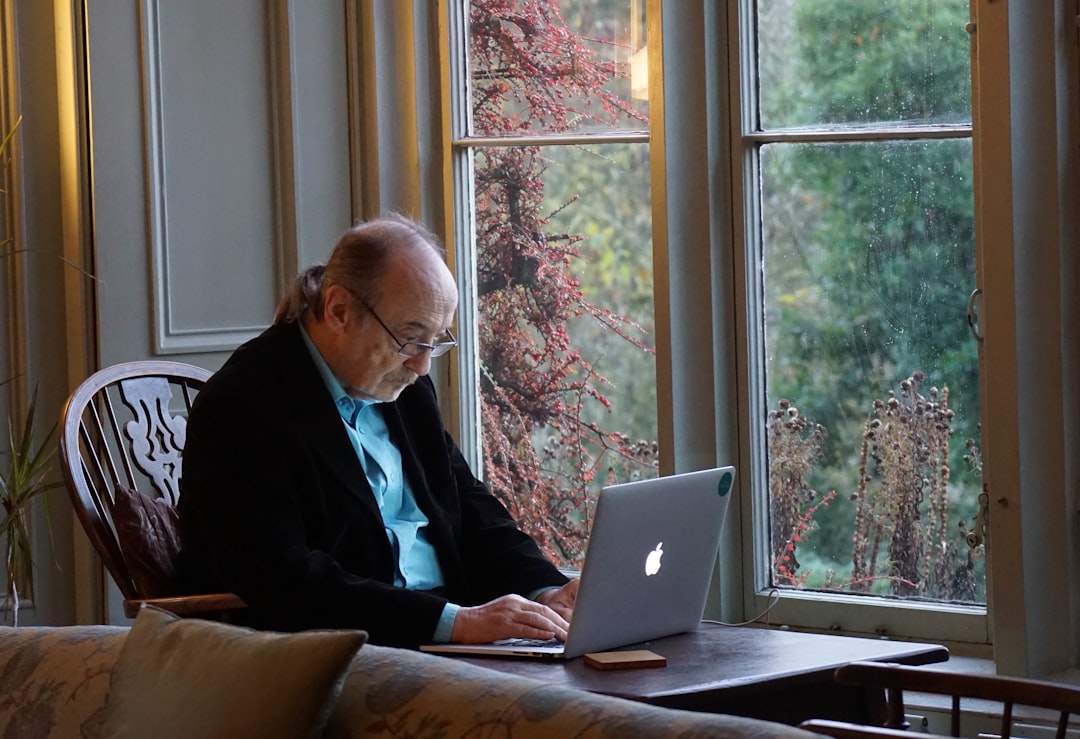 Best Internet Plans for Seniors: What Costs Less in 2026