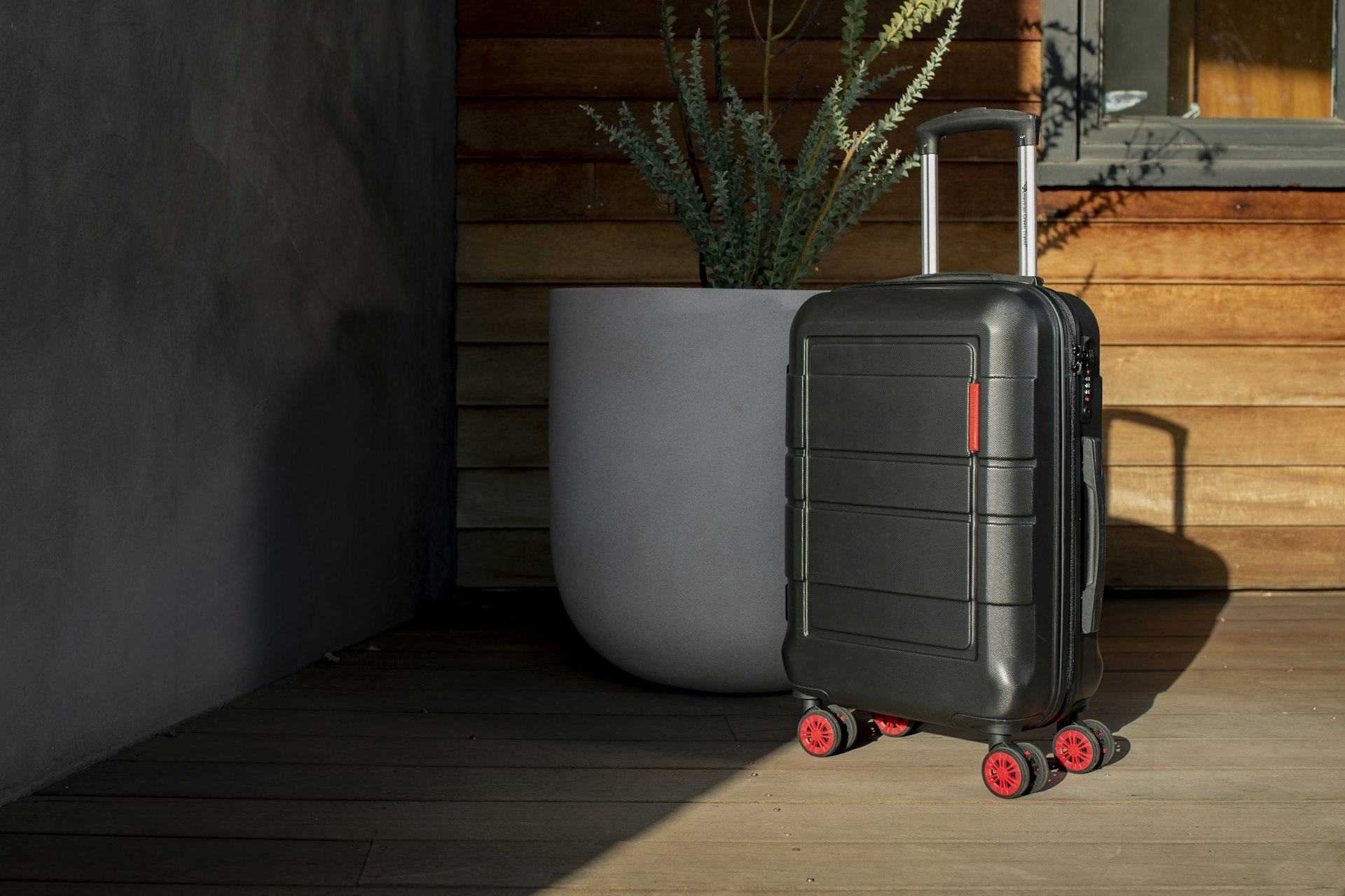 Smart Luggage and Travel Technology: The Trends Shaping Journeys in 2025