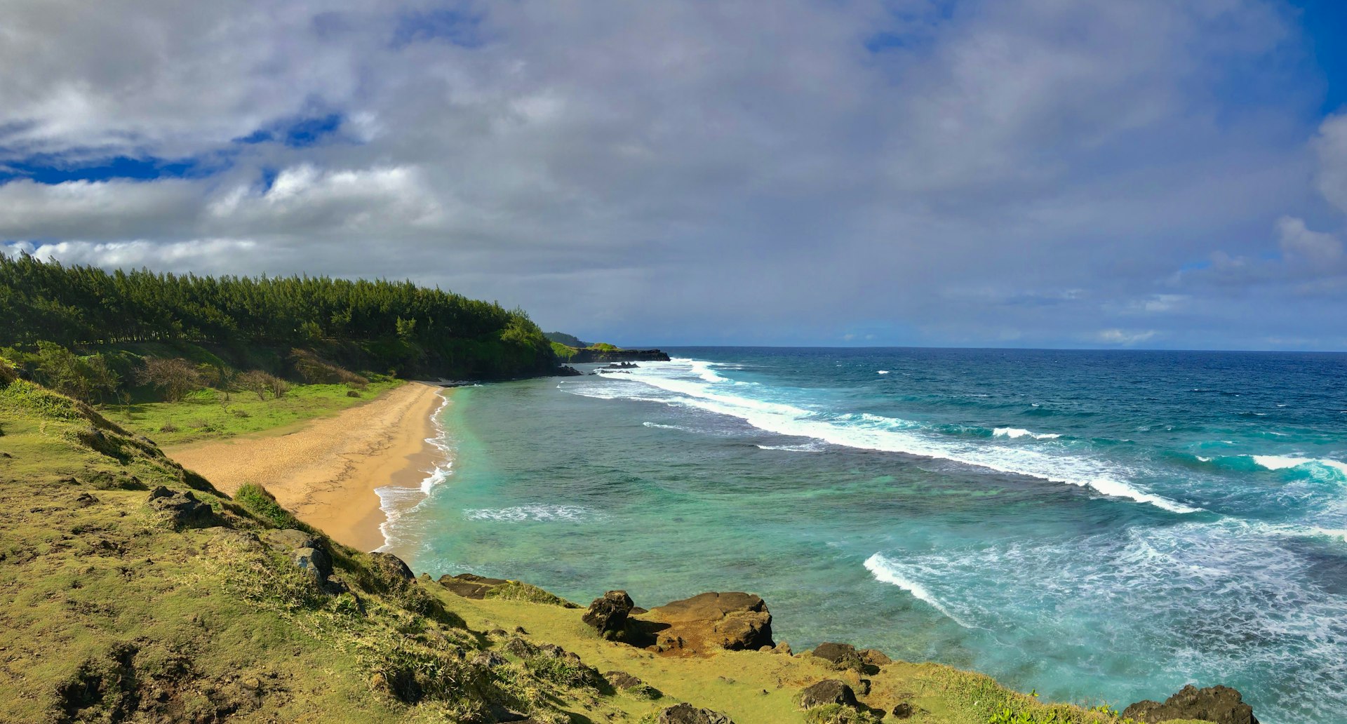 Your Complete Guide to Traveling Between the Hawaiian Islands: Flights, Ferries, and More