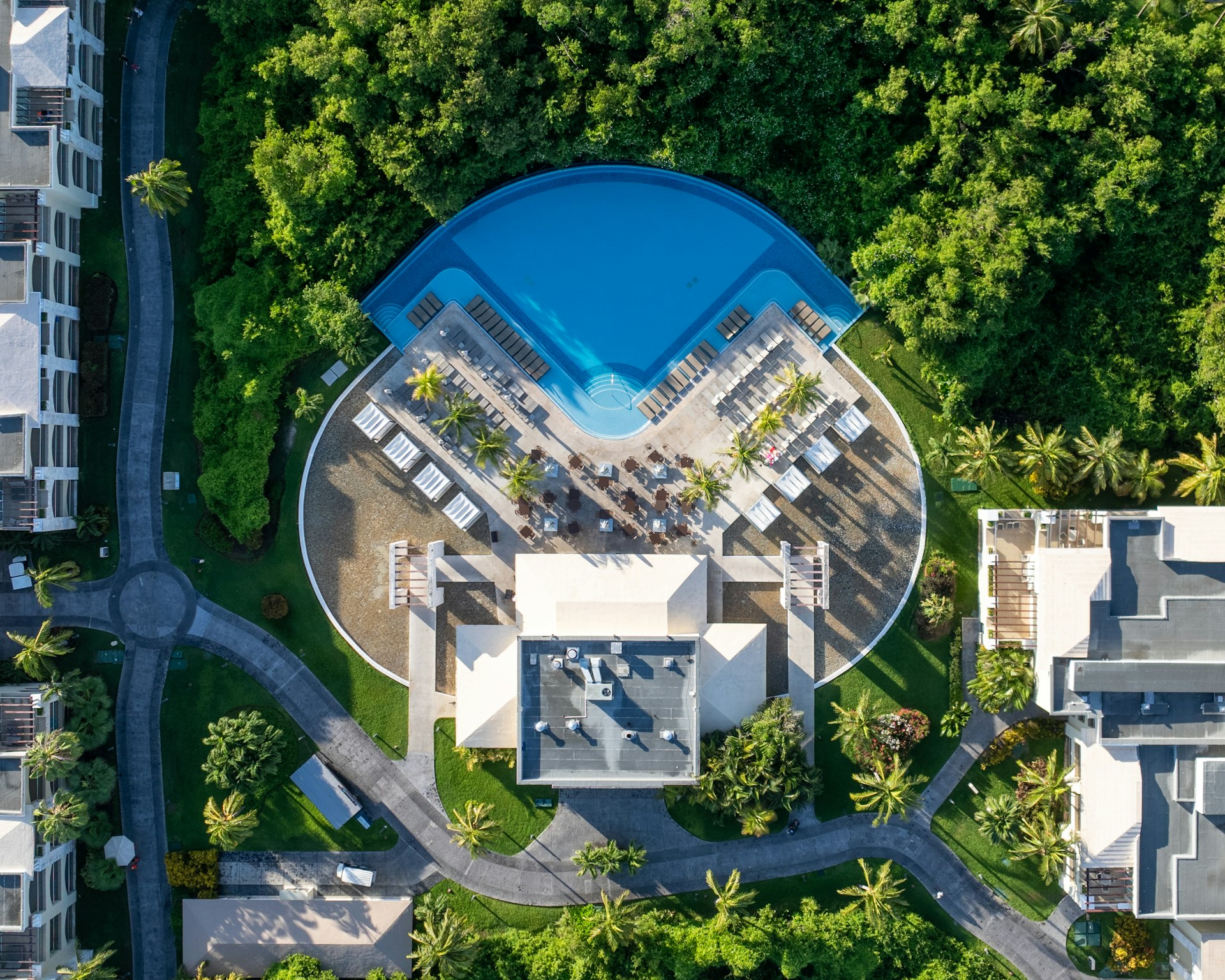 Luxury Eco Lodges and Sustainable Resorts: Indulge Responsibly in Paradise